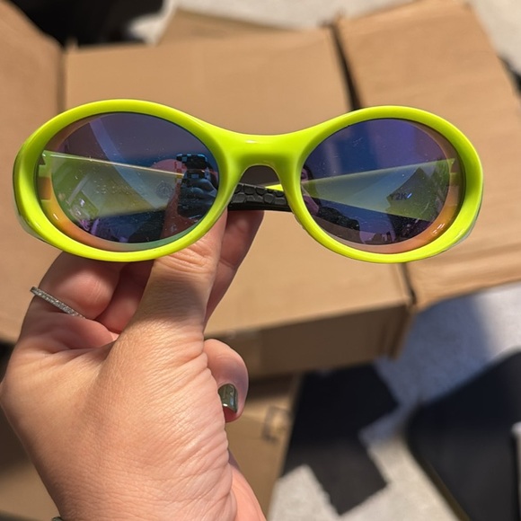 Pit Viper Neon Green Sunglasses - Picture 1 of 2